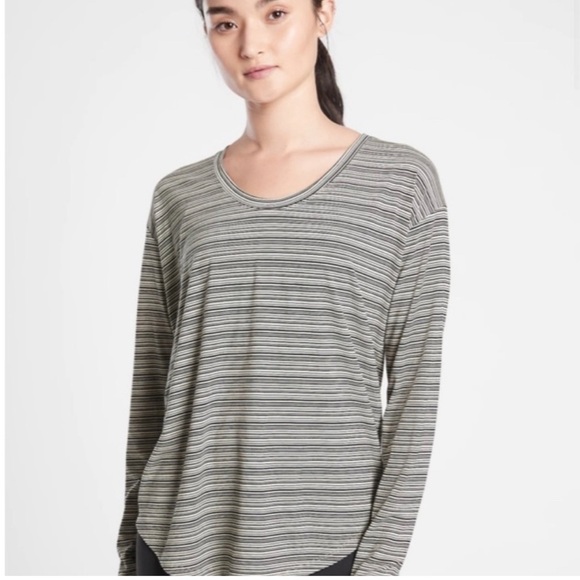 Athleta Tops - ATHLETA Cloud Light Stratus Long Sleeve Shirt Size Xs